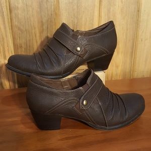 NaturalSoul Brown Zipper Bootie 8.5M